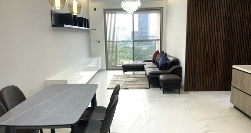 khong gian phong khach va phong an 810x430 - Giá mua bán căn hộ 3 phòng ngủ Block B view sông Chung cư Midtown M7 Quận 7 T6/2024
