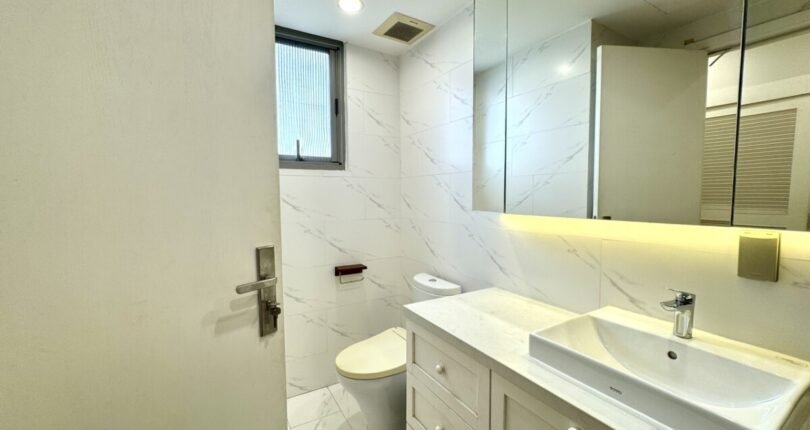 nha tam day du thiet bi 810x430 - Giá mua bán căn hộ 3 phòng ngủ số 07 Block B Chung cư Hưng Phúc Happy Residence Quận 7 T6/2024