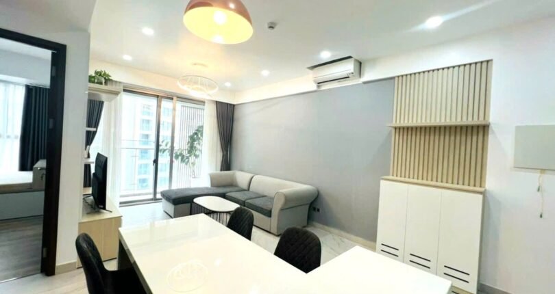 phong an va phong khach 810x430 - Giá mua bán căn hộ 2 phòng ngủ số 06 Block D Chung cư Midtown m7 T6/2024