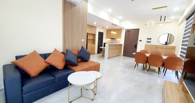 phong khach can ho ban 1 810x430 - Giá mua bán căn hộ 3 phòng ngủ số 03 Block B Chung cư Cardinal Court Quận 7 T6/2024