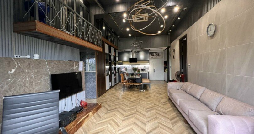 phong khach can ho ban 24 810x430 - Chỉ 8.3 tỷ sở hữu căn hộ 133m2 + lững chung cư Scenic Valley 1, 05Pn, đầy đủ nội thất.
