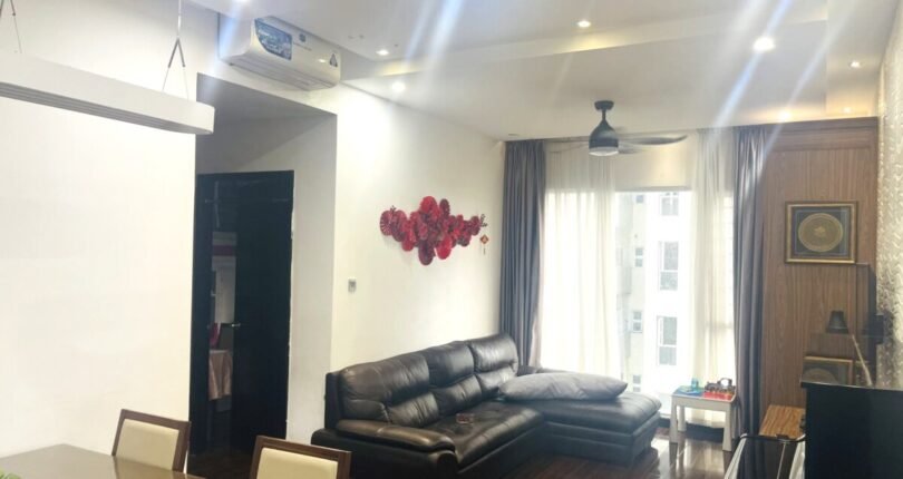 phong khach can ho ban 36 810x430 - Giá mua bán căn hộ 2 phòng ngủ Block 3 Chung cư Phú Mỹ Hoàng Quốc Việt Quận 7 T7/2024