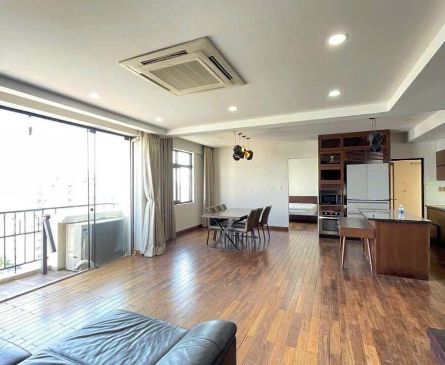 phong khach penthouse ban 900x738 - Giá mua bán Penthouse 4 phòng ngủ Chung cư Cảnh Viên 2 Quận 7 T6/2024