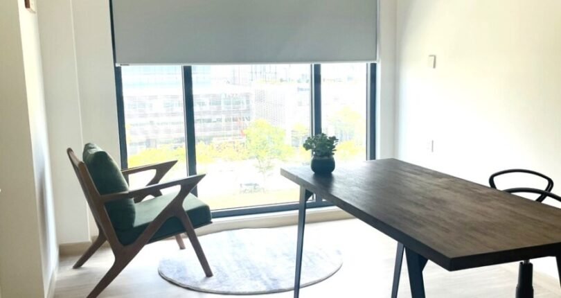 phong lam viec trong can ho cho thue 810x430 - Cho thuê căn hộ 2 phòng ngủ Cardinal Court, nội thất cao cấp, giá 27tr/tháng