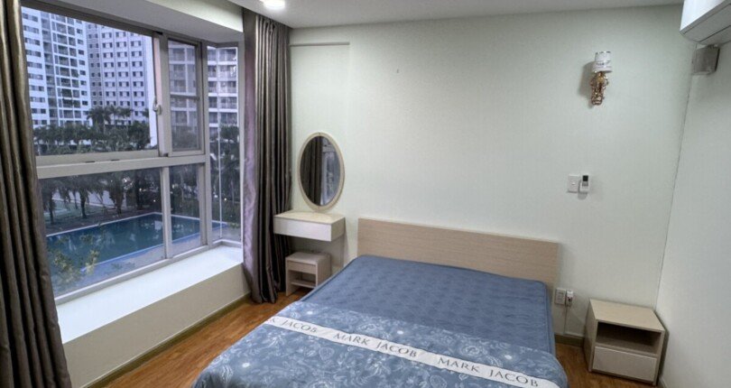 phong ngu can ho can ban 1 810x430 - Bán căn hộ chung cư Scenic Valley 1, 03pn, 110M2, giá 6.2 tỷ, nội thất căn hộ đầy đủ, xem nhà dễ.