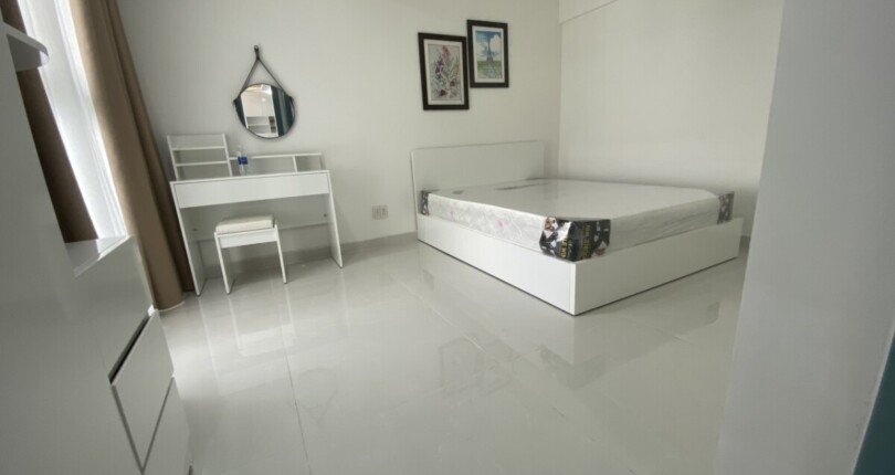 phong ngu can ho can ban 3 810x430 - Bán căn hộ chung cư Happy Valley , 80m2, giá 5.4 tỷ, nội thất đầy đủ, nhà đang trống xem nhà dễ.