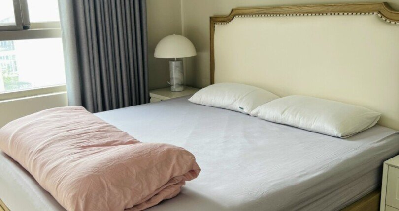 phong ngu cna ho ban 810x430 - Bán căn hộ 02PN, chung cư Saigon South, giá 3.8 tỷ, nhà đẹp, nội thất căn hộ đầy đủ.