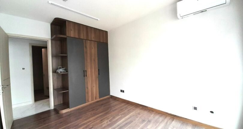 phong ngu co may lanh va tu quan ao 810x430 - Giá mua bán căn hộ 2 phòng ngủ số 07 Block C Chung cư Midtown m6 T6/2024