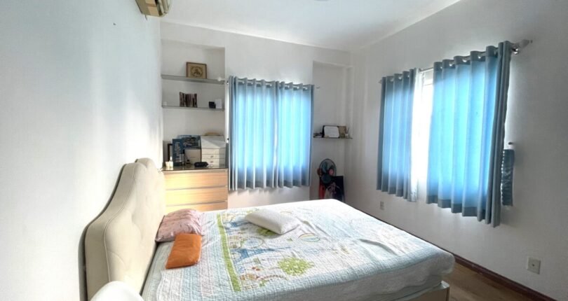 phong ngu master 3 810x430 - Giá mua bán căn hộ 3 phòng ngủ Block A Chung cư Mỹ An Quận 7 T6/2024