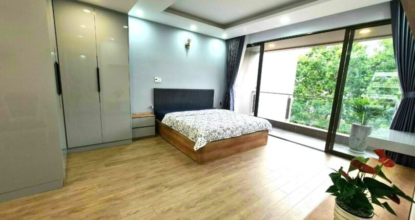 phong ngu master rong rai 2 810x430 - Giá mua bán căn hộ 3 phòng ngủ Chung cư The Panorama Quận 7 T6/2024