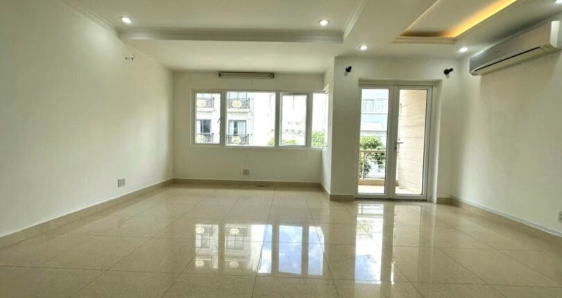 tang 1 suot nguyen san 810x430 - Giá mua bán nhà phố nguyên căn số 62 Nội khu Hưng Gia 3 Quận 7 T6/2024