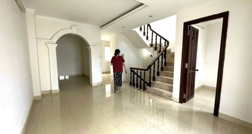 tang tret 810x430 - Giá mua bán nhà phố nguyên căn số 62 Nội khu Hưng Gia 3 Quận 7 T6/2024