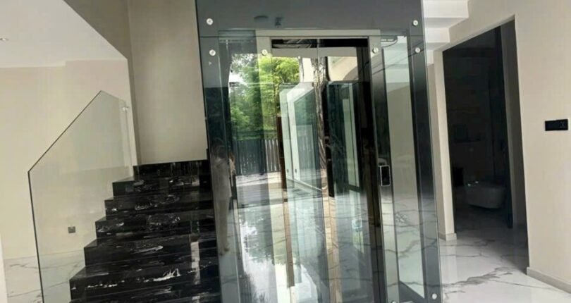 thang may rieng trong nha biet thu ban 810x430 - Giá mua bán nhà Biệt thự nguyên căn có hồ bơi Khu Mỹ Gia 1 Quận 7 T7/2024