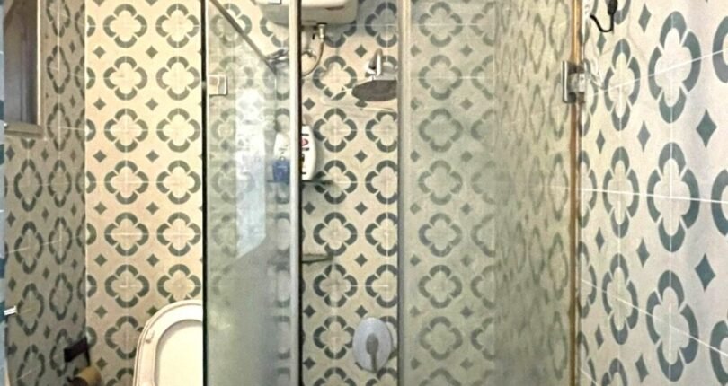 toilet can ho ban 810x430 - Giá mua bán căn hộ 2 phòng ngủ thang bộ Chung cư Mỹ Phước Quận 7 T6/2024