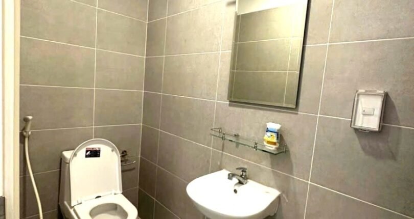 toilet phong giup viec 810x430 - Duy nhất căn hộ 4 phòng ngủ cần bán tại Chung cư Scenic Valley 1 Quận 7 T6/2024