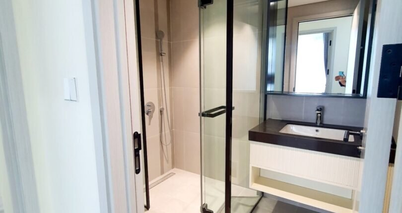 toilet phong khach 810x430 - Giá mua bán căn hộ 3 phòng ngủ số 03 Block B Chung cư Cardinal Court Quận 7 T6/2024