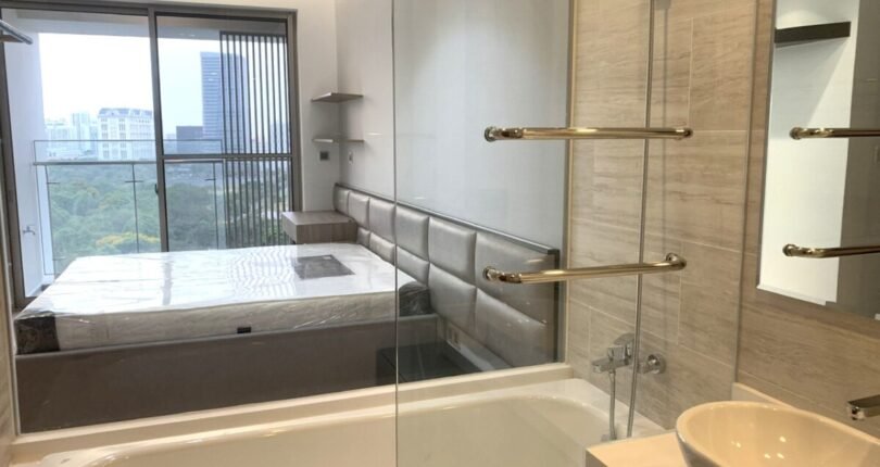 toilet phong ngu master 810x430 - Giá mua bán căn hộ 3 phòng ngủ Block B view sông Chung cư Midtown M7 Quận 7 T6/2024