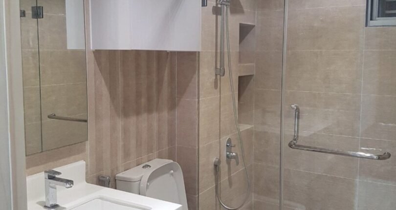 toilet trong can ho ban 4 810x430 - Giá mua bán căn hộ 3 phòng ngủ Block D Chung cư Midtown m6 Quận 7 T6/2024