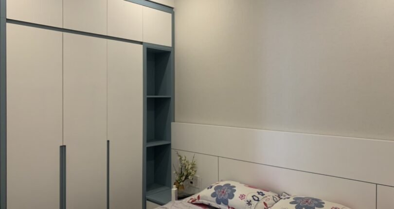 tu quan ao 810x430 - Giá cho thuê căn hộ 2 phòng ngủ số 01 Block D Chung cư Scenic Valley 1 Quận 7 T6/2024