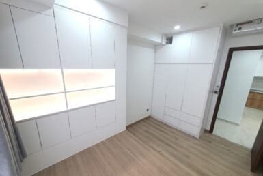 tu-quan-ao-trang-sang-rong-rai