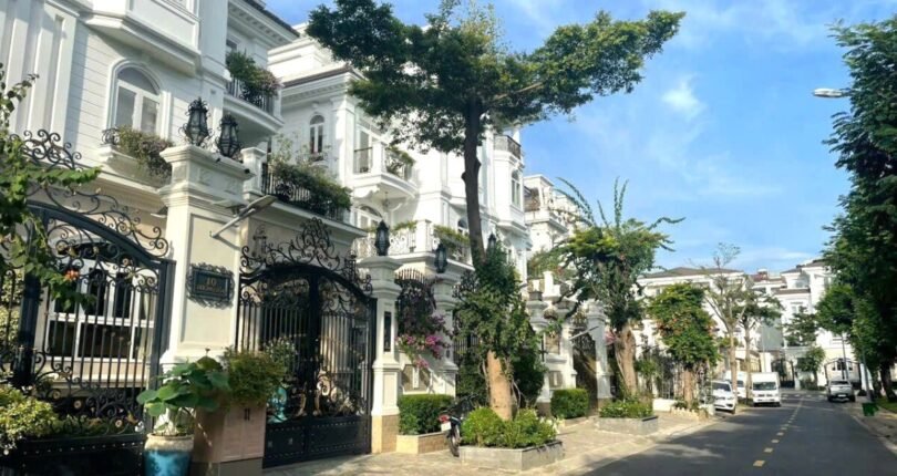 vi tri biet thu toa lac tren mat duong noi khu 810x430 - Giá mua bán nhà Biệt thự nguyên căn Khu dân cư Cityland Quận 7 T6/2024