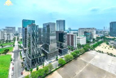 vi-tri-larcade-nam-ngay-loi-lien-ke-nhieu-toa-nha-van-phong-lon