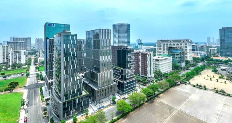 vi tri larcade nam ngay loi lien ke nhieu toa nha van phong lon 810x430 - Giá mua bán tòa nhà nguyên căn L'arcade Phú Mỹ Hưng Quận 7 T6/2024
