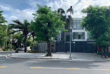 vi-tri-nha-toa-lac-tren-goc-hai-mat-duong