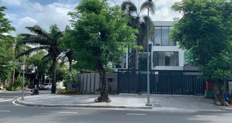 vi tri nha toa lac tren goc hai mat duong 810x430 - Giá mua bán nhà Biệt thự nguyên căn có hồ bơi Khu Mỹ Gia 1 Quận 7 T7/2024