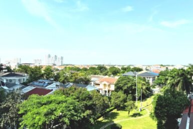 view-ban-cong-can-ho-truc-dien-cong-vien-va-khu-biet-thu