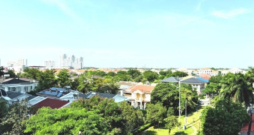 view ban cong can ho truc dien cong vien va khu biet thu 810x430 - Giá mua bán căn hộ 3 phòng ngủ số 03 Block B Chung cư Hưng Phúc Happy Residence Quận 7 T6/2024
