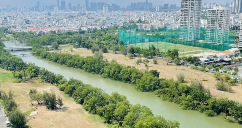 view phong khach can ho ban 810x430 - Bán gấp căn hộ số 04 block A Chung cư Happy Valley Quận 7 T6/2024
