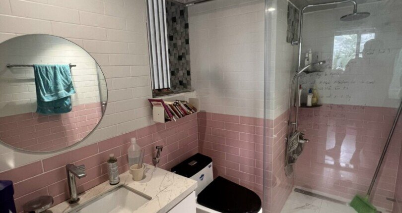 wc can ho ban 810x430 - Chỉ 8.3 tỷ sở hữu căn hộ 133m2 + lững chung cư Scenic Valley 1, 05Pn, đầy đủ nội thất.