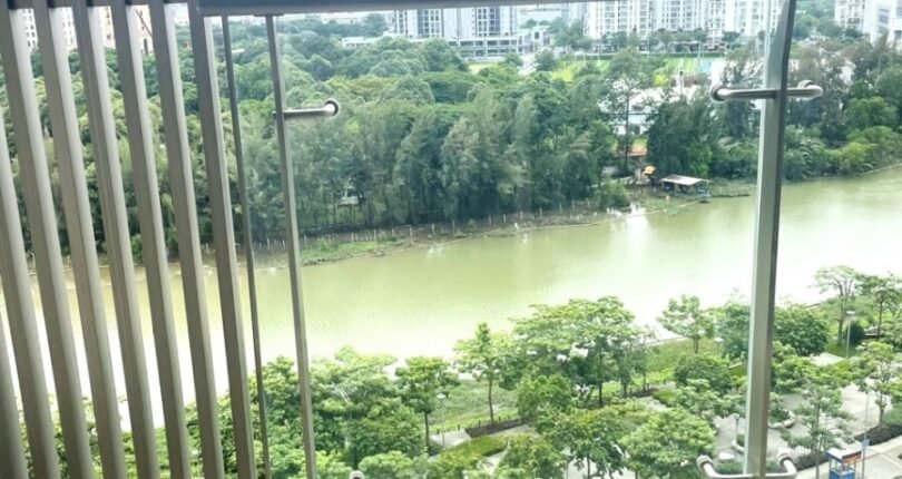 ban cong can ho ban 1 810x430 - Bán gấp căn hộ 3pn Chung cư Midtown m7 view trực diện sông rất đẹp
