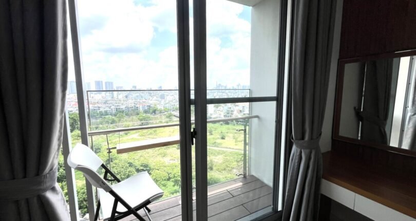 ban cong can ho ban 810x430 - Giá mua bán căn hộ 2pn số 05 Block A Chung cư Green Valley Q7 T7/2024
