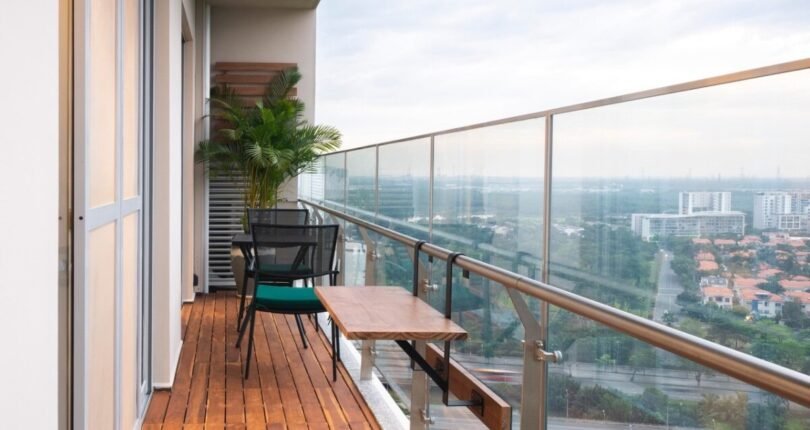 ban cong can ho cho thue 810x430 - Giá cho thuê căn hộ 3 phòng ngủ số 05 Block A Chung cư Scenic Valley 1 Quận 7 T7/2024