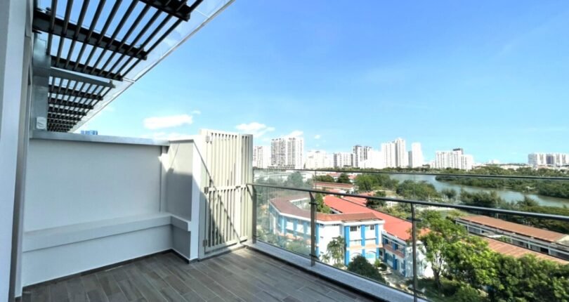 ban cong phong khach 810x430 - Giá mua bán cặp căn hộ thông nhau Chung cư Horizon Phú Mỹ Hưng Quận 7 T7/2024