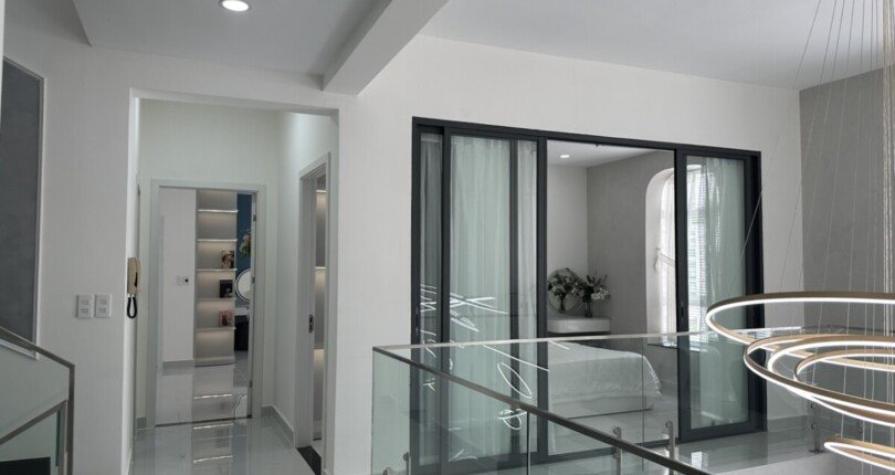 ban penthouse sky garden 1 16 810x430 - Bán Penthouse Sky Garden 1. Tổng diện tích 257m2- Rộng Rãi 4 Phòng Ngủ- 4wc- Nội thất mới như hình. Giá bán 10.7 Tỷ