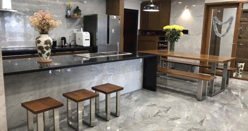 bep can ho ban 15 810x430 - Cho thuê căn hộ 133m2, chung cư Scenic Valley 1, 03pn, giá 1.700usd/tháng, view sân golf.