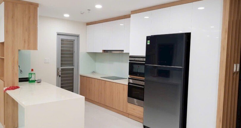 bep can ho ban 18 810x430 - Bán căn hộ chung cư Scenic Velley 1, diện tích 133m, giá 9,4 tỷ, nội thất căn hộ đầy đủ, xem nhà dễ.