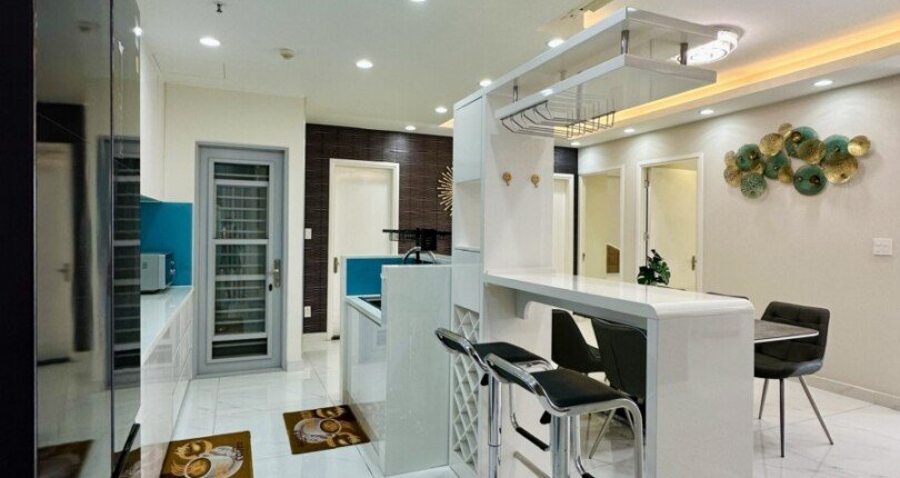 bep can ho can ban 1 810x430 - Bán căn hộ chung cư Scenic Velley 1, diện tích 133m, giá 9.5 tỷ, nhà đang có hdt 40tr/tháng.