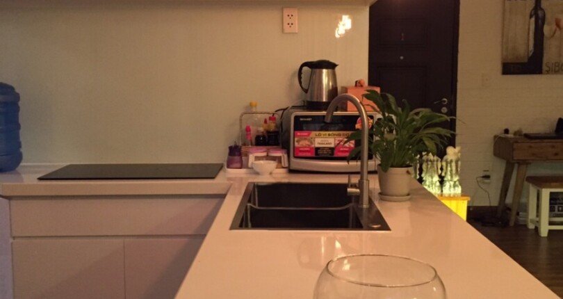 bep can ho can ban 810x430 - Còn sot lại 01 căn hộ chung cư Scenic Valley 1, 70m2, giá 4.5 tỷ, đầy đủ nội thất,xem nhà dễ.