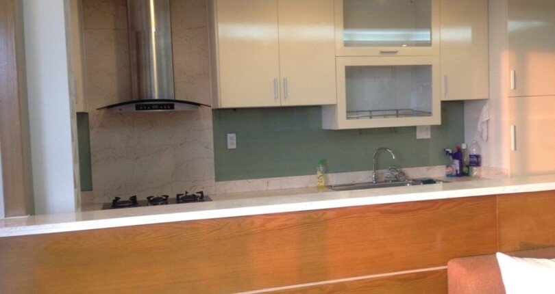 bep can ho can cho thue 810x430 - Cho thuê căn hộ Riverpar Residences, 03PN , giá 1.600usd/tháng, đầy đủ nội thất, xem nhà dễ.