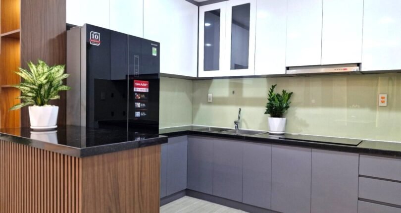 bep rong rai trong can ho ban 810x430 - Giá mua bán căn hộ Duplex 3 phòng ngủ số 01 Block M Chung cư Star Hill Quận 7 T7/2024