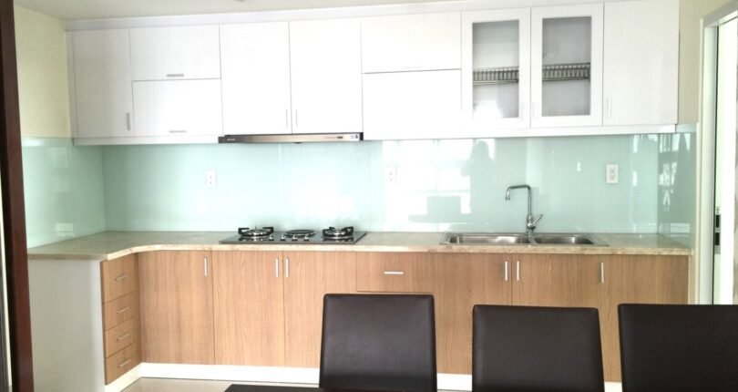 bep trong can ho 810x430 - Giá mua bán căn hộ 3 phòng ngủ số 04 Block L Chung cư Happy Valley Quận 7 T7/2024