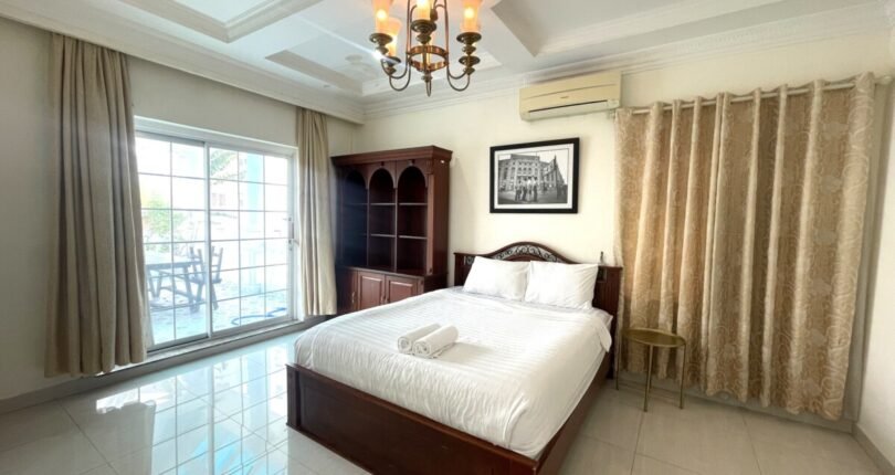 biet thu co 5 phong ngu rong rai nhu hinh 810x430 - Cho thuê gấp biệt thự Nam Quang 1 Phú Mỹ Hưng 5pn có hồ bơi, hầm xe