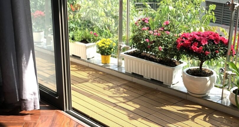 can ho co ban cong rong rai 810x430 - Giá mua bán căn hộ 3 phòng ngủ Block C Chung cư Riverpark Premier Quận j7 T7/2024