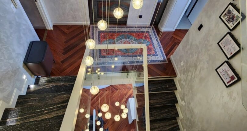 cau thang bo len lau 1 810x430 - Giá mua bán Penthouse 300m2 Chung cư Riverpark Residence Quận 7 T7/2024