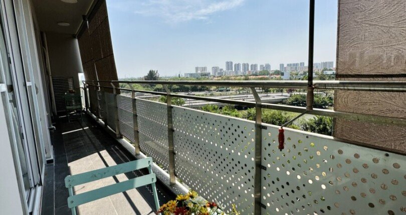 hinh anh bancon can ho cho thue 810x430 - Bán căn hộ chung cư Scenic Velley 1, diện tích 133m, giá 9.5 tỷ, nhà đang có hdt 40tr/tháng.