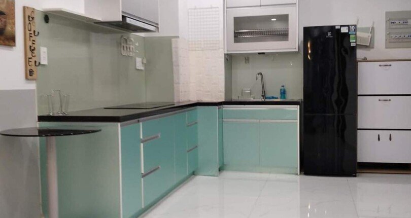 hinh anh bep can ho ban 1 810x430 - Chỉ 3.8 tỷ sở hữu căn hỗ đẹp, 72m2, tọa lạc ngay chung cư Saigon South, Nguyễn Hữu Thọ.